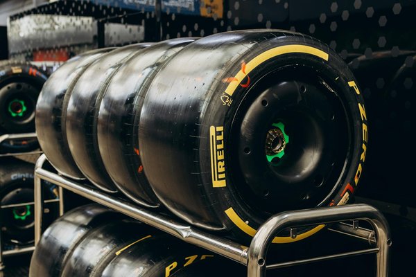 Accessoires indispensables pour un casque cross : confort et protection